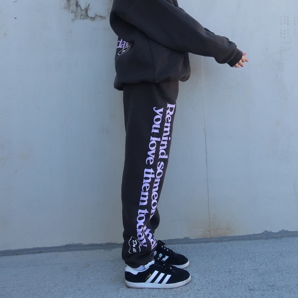 The Mayfair Group Somebody Loves You Graphic Sweatpant - Picture 2 of 4